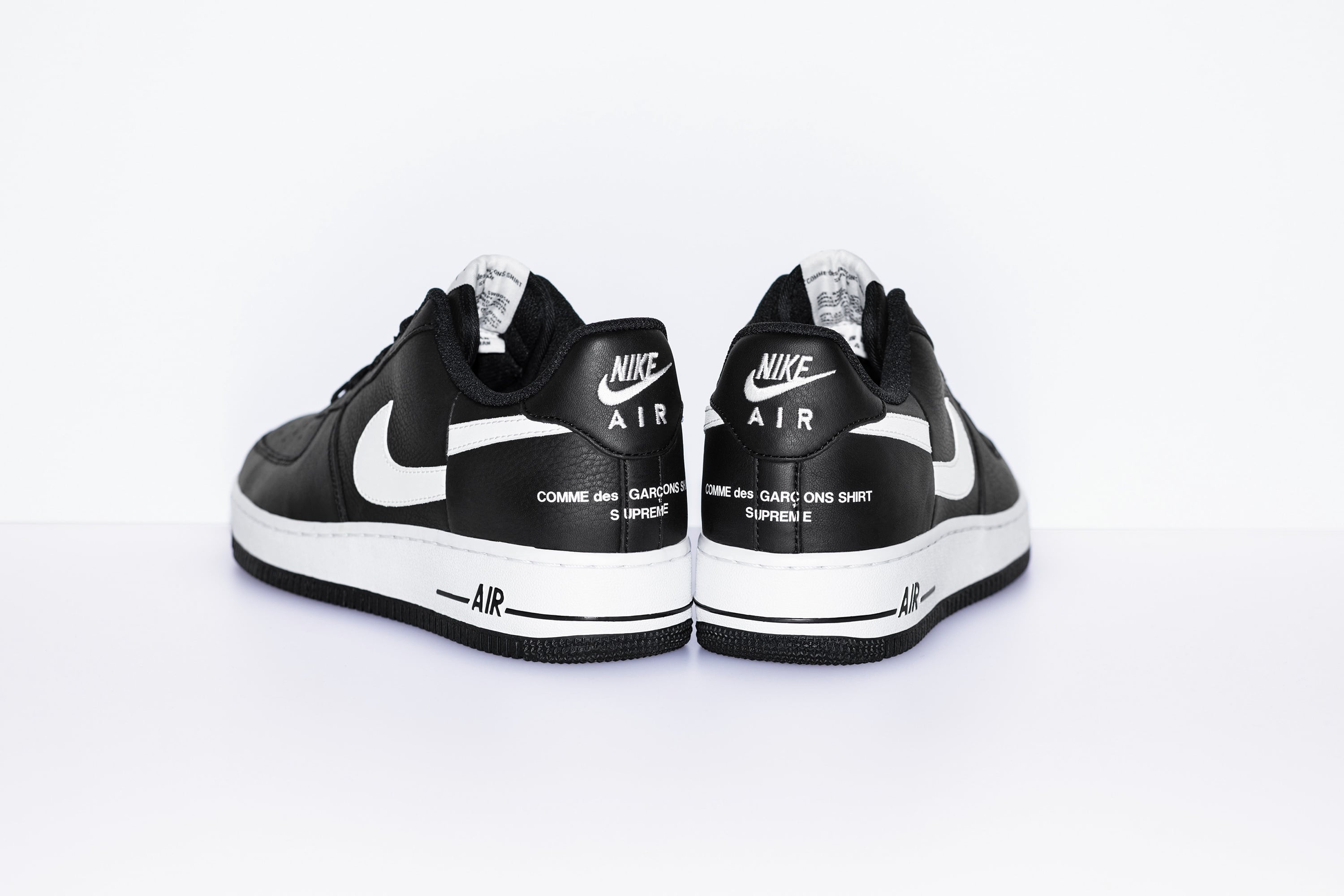 Supreme®/Comme des Garçons SHIRT®/Nike® Air Force 1 Low view 4